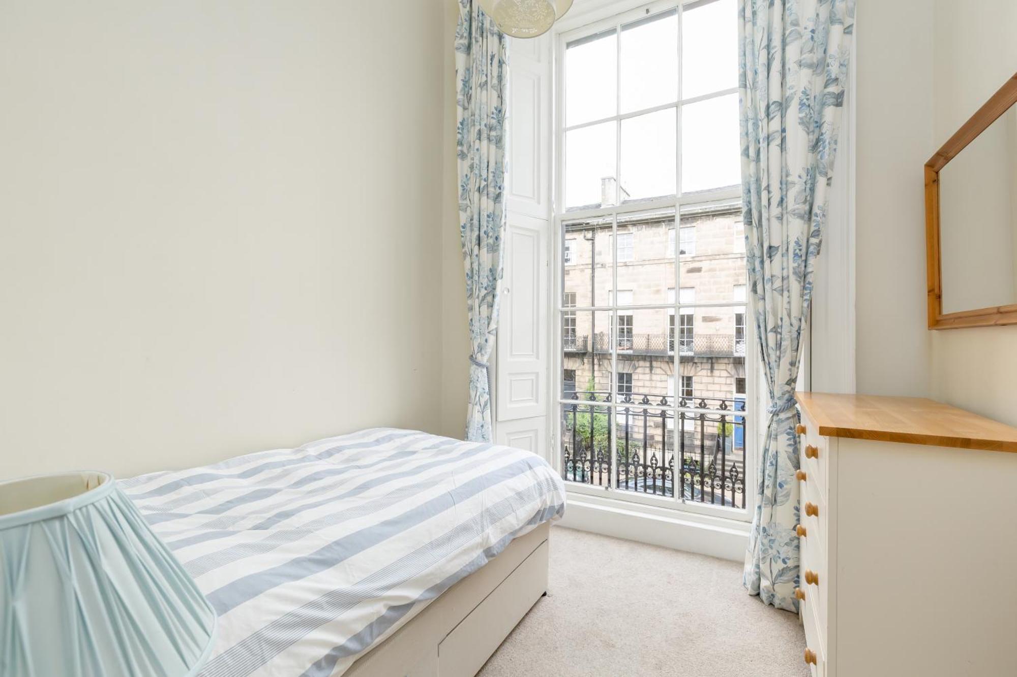 Light And Spacious 2 Bedroom Flat In Heart Of EDI Eksteriør bilde