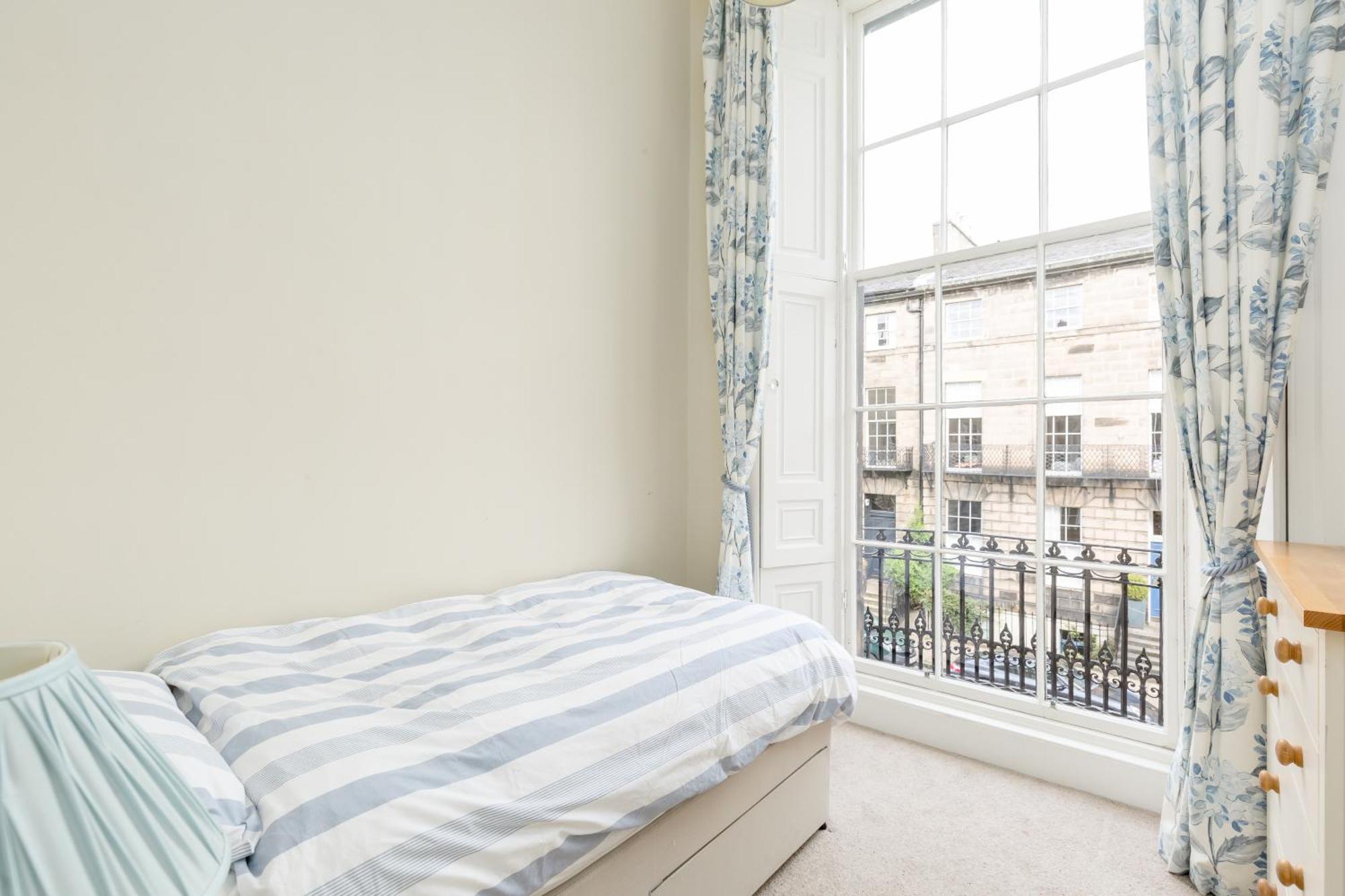 Light And Spacious 2 Bedroom Flat In Heart Of EDI Eksteriør bilde
