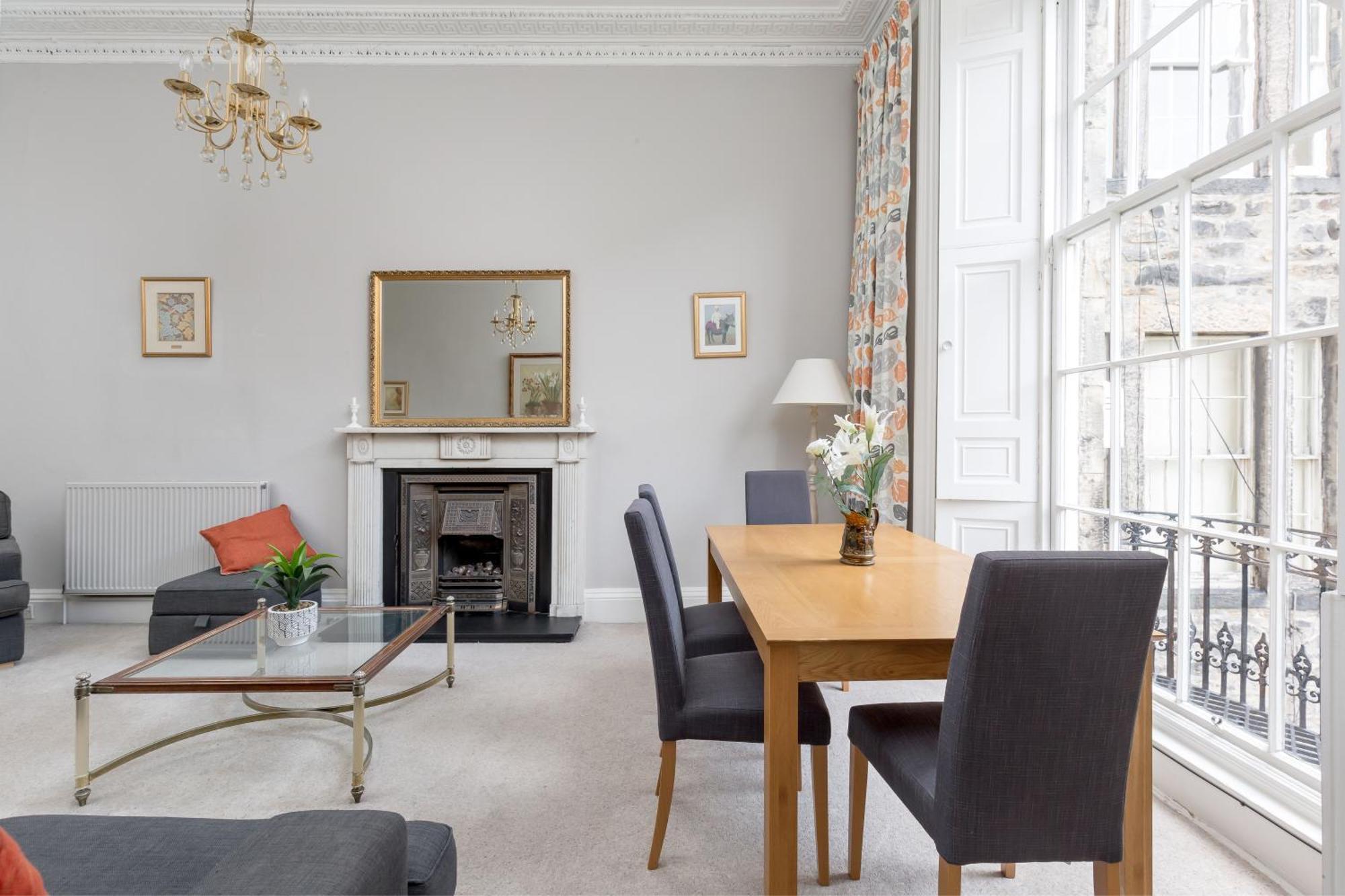 Light And Spacious 2 Bedroom Flat In Heart Of EDI Eksteriør bilde