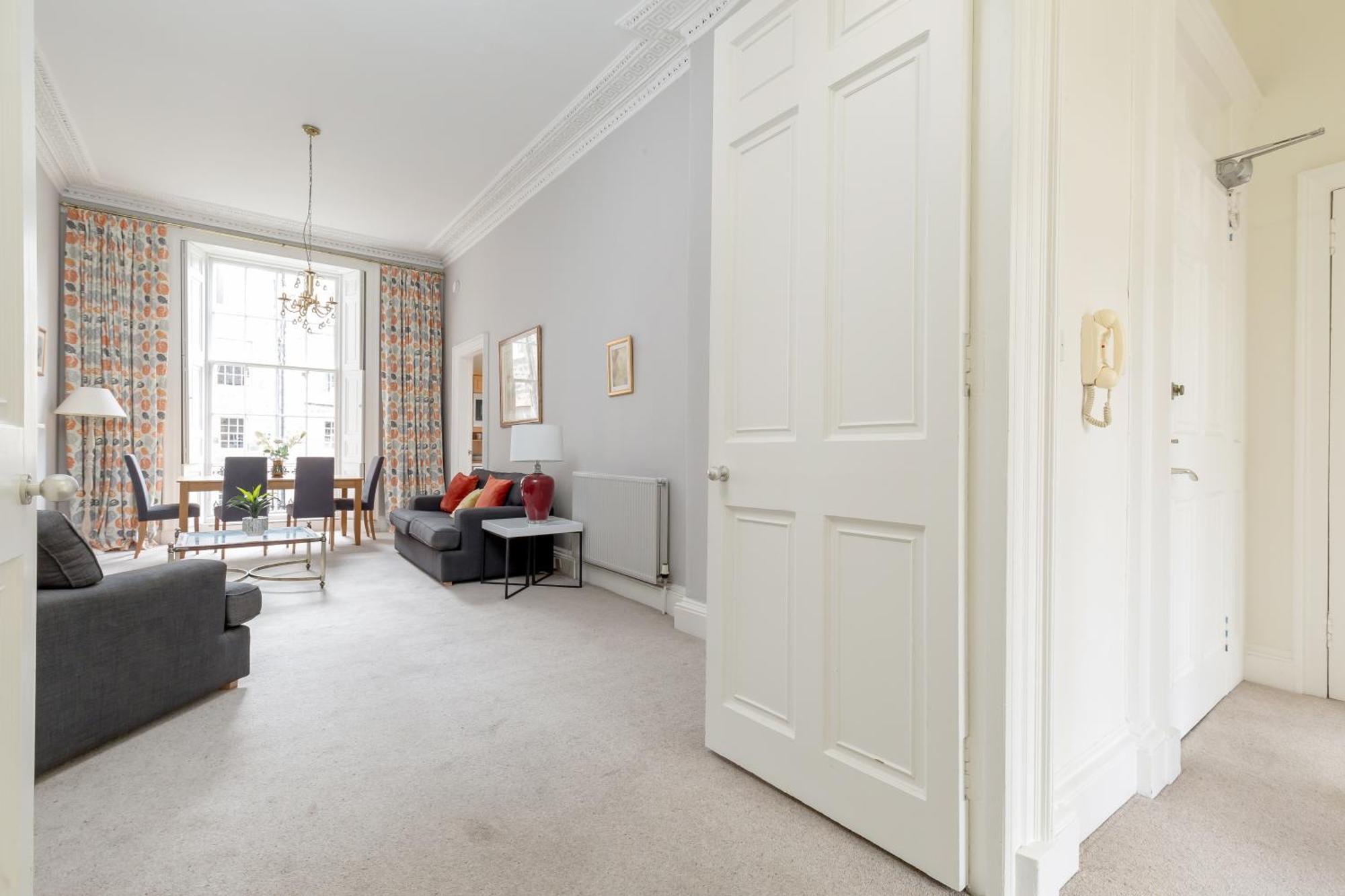Light And Spacious 2 Bedroom Flat In Heart Of EDI Eksteriør bilde