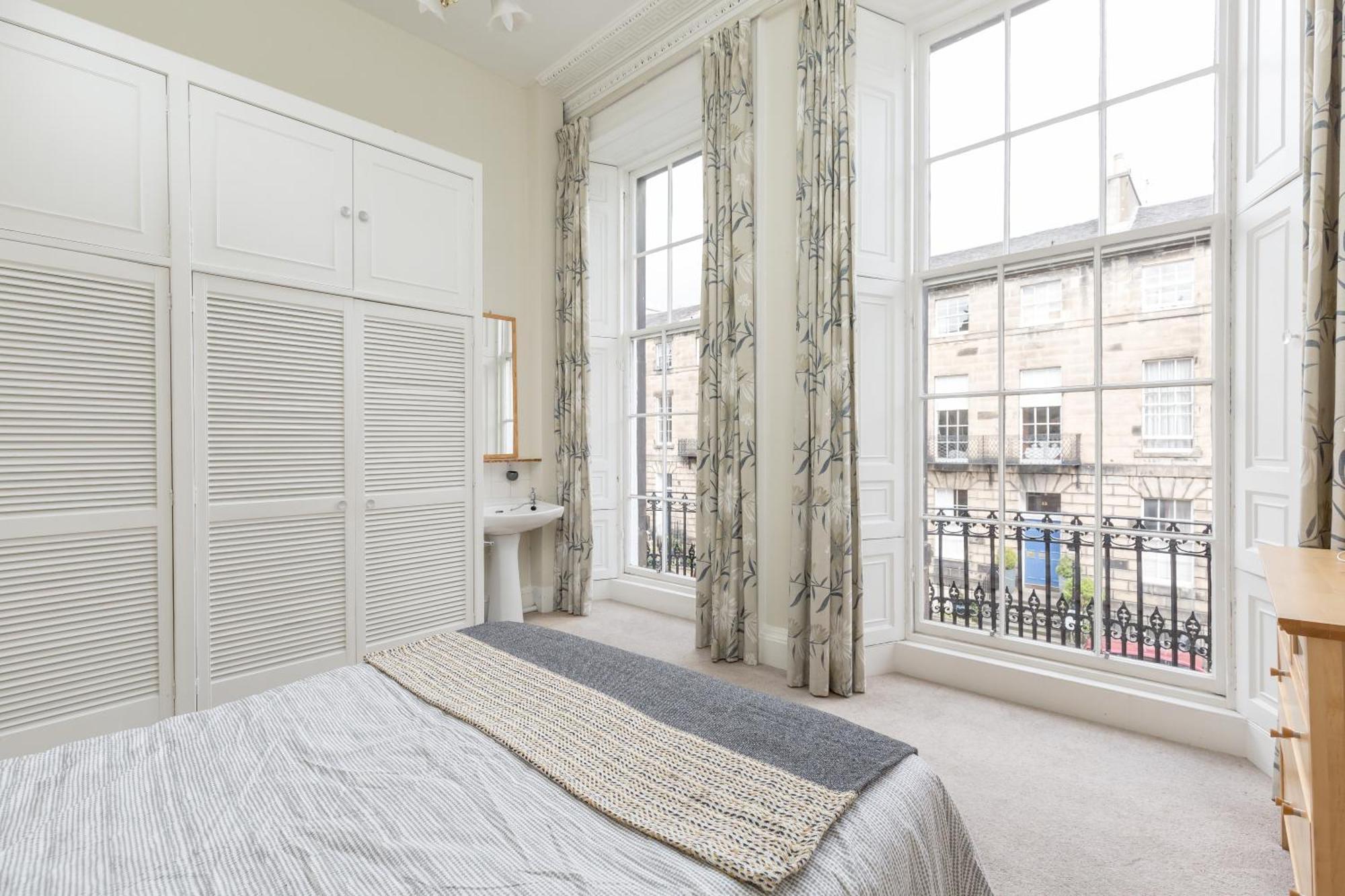 Light And Spacious 2 Bedroom Flat In Heart Of EDI Eksteriør bilde