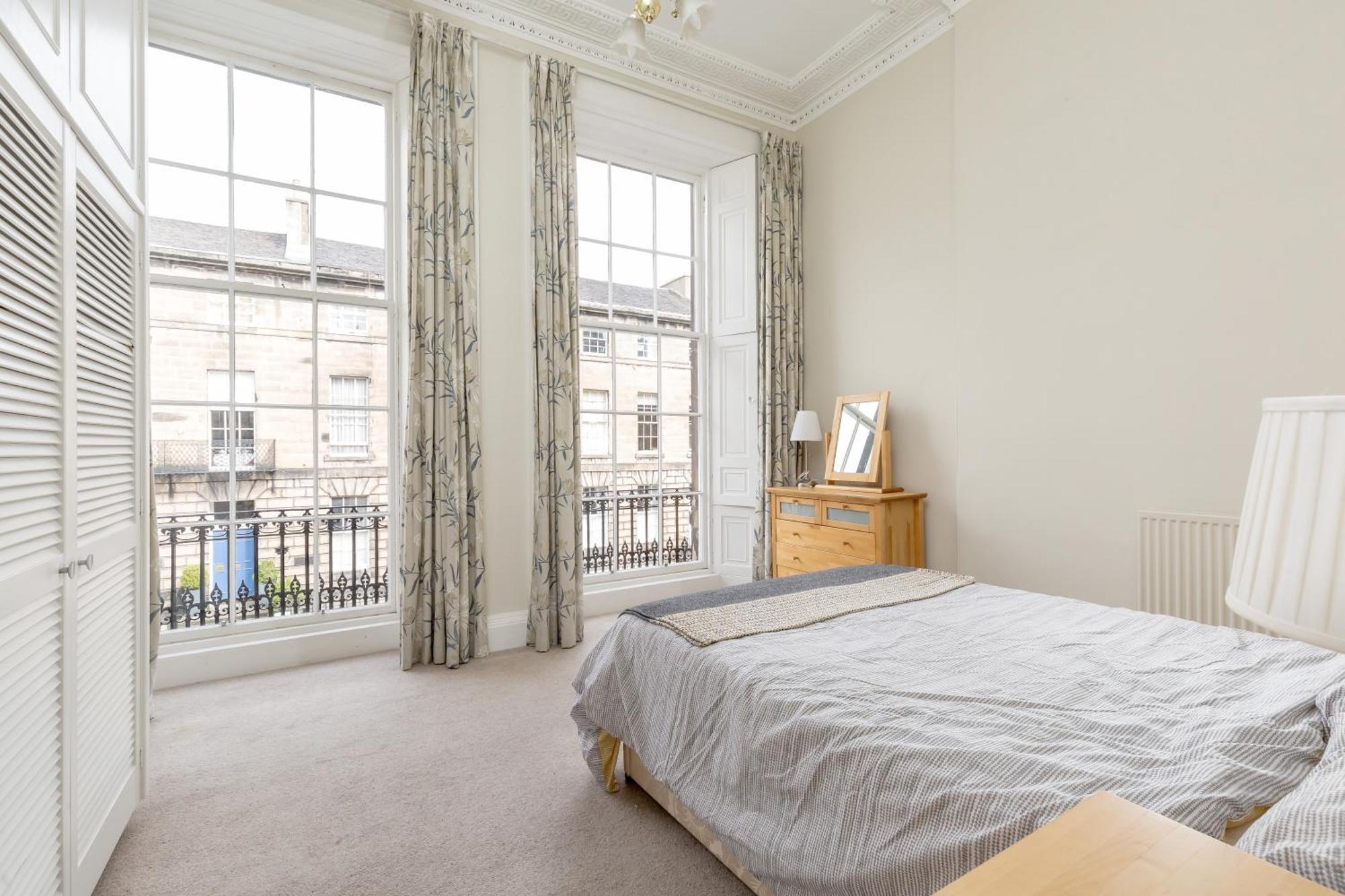Light And Spacious 2 Bedroom Flat In Heart Of EDI Eksteriør bilde