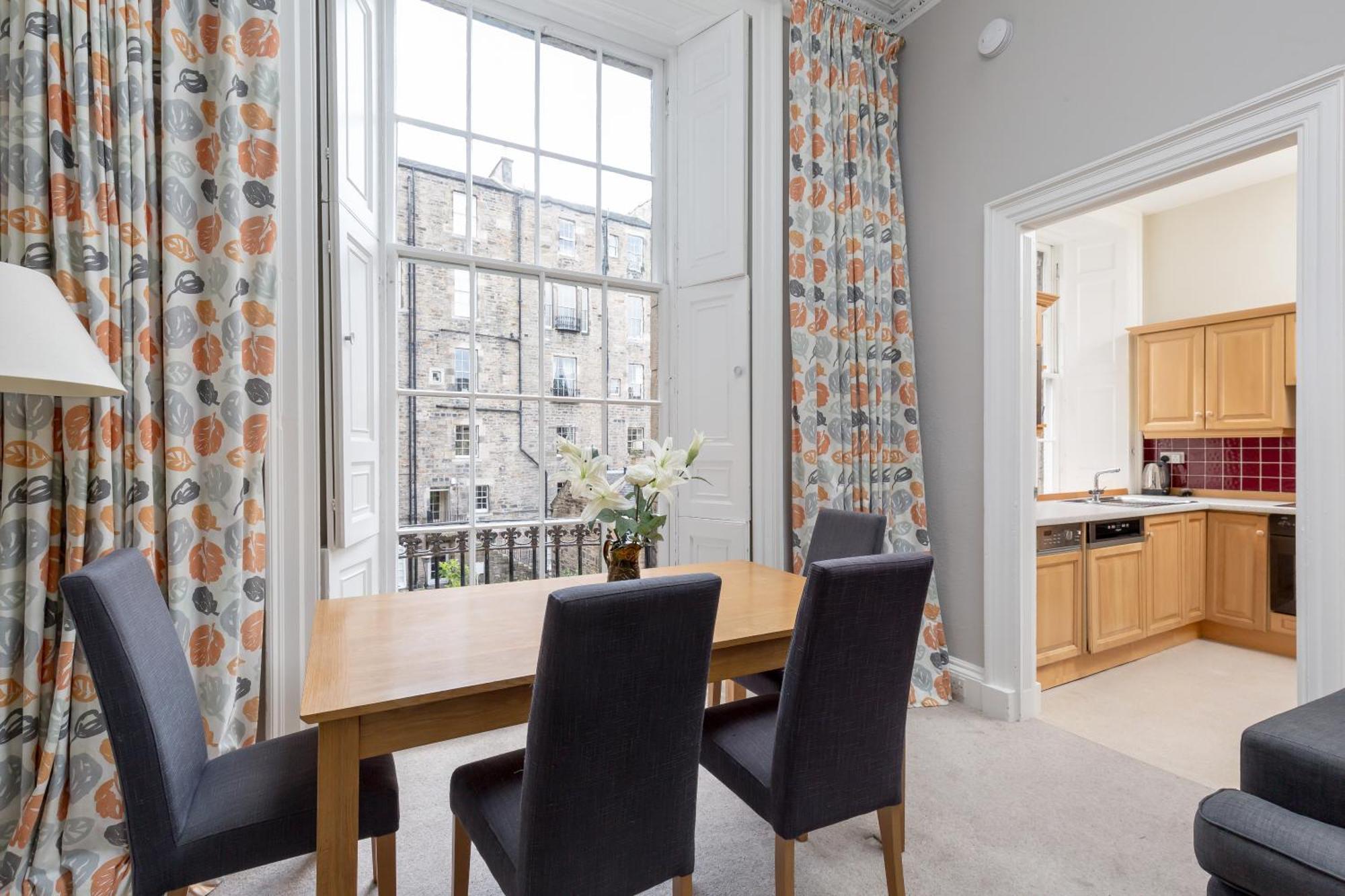 Light And Spacious 2 Bedroom Flat In Heart Of EDI Eksteriør bilde